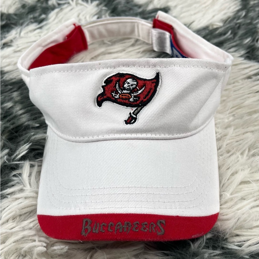 NFL Equipment Reebok White Red Tampa Bay Buccaneers Visor Vintage